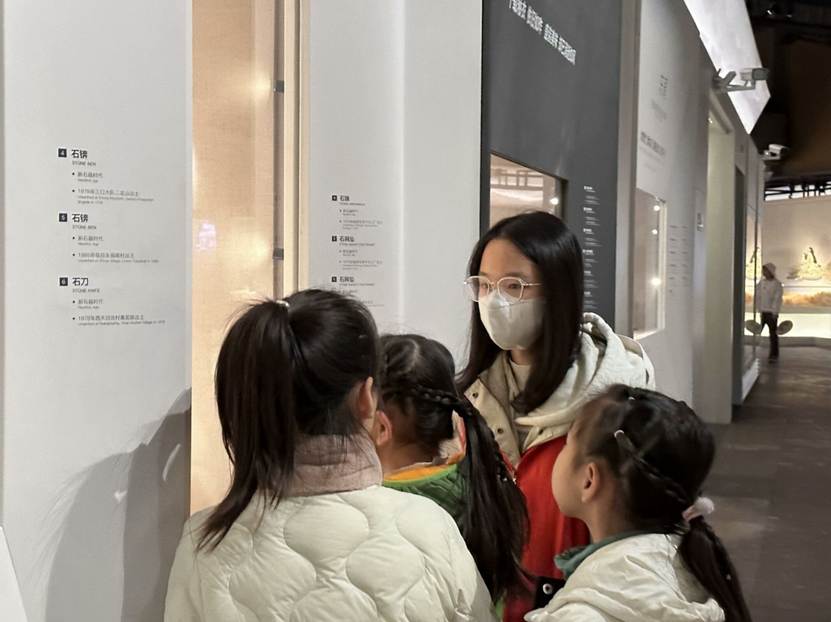 人們站在一起AI 生成的內(nèi)容可能不正確。 人們站在一起AI 生成的內(nèi)容可能不正確。